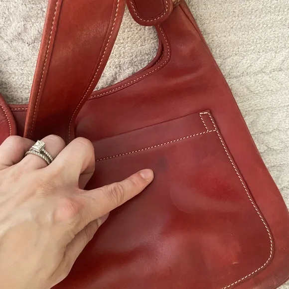 Elegant Red Leather Shoulder Bag - Picture 3 of 8